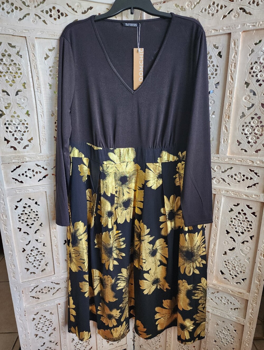 NWT Bloomchic Long Sleeve Black Gold Floral Dress With Pockets- Size 18/20